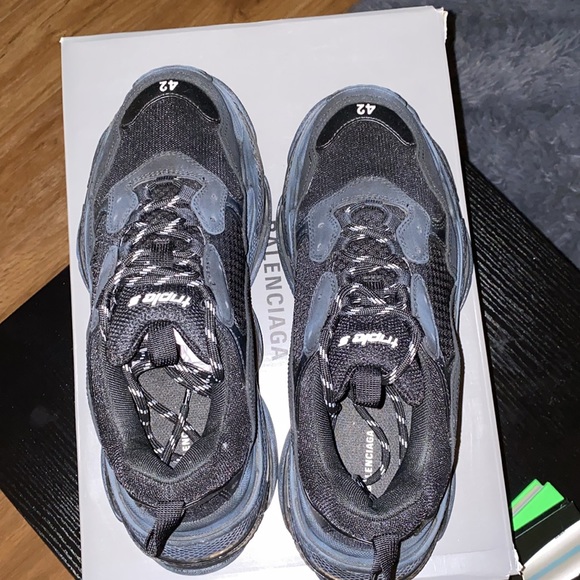 BALENCIAGA MEN'S TRIPLE S CLEAR SOLE SNEAKER IN BLACK - Picture 2 of 8
